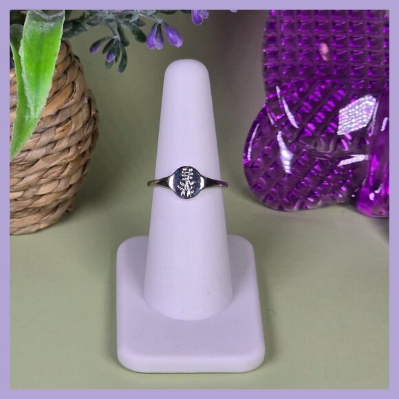 Vintage-Inspired Oval Ring With Engraved Lavender Design Size 6.25 (NWOT) - Picture 1 of 6